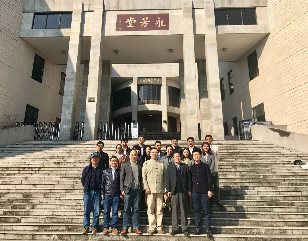 与会学者合影