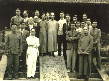 中山大学历史学系1940年毕业合影于澄江