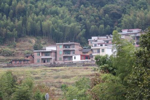 山间的瑶村