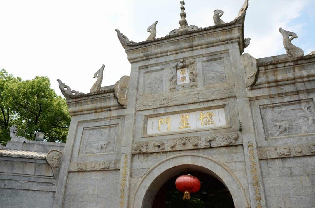 南岳大庙棂星门(正门)