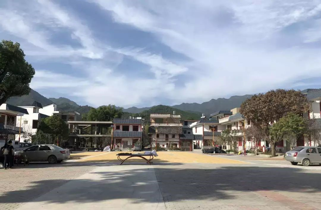 瑶乡长梅村